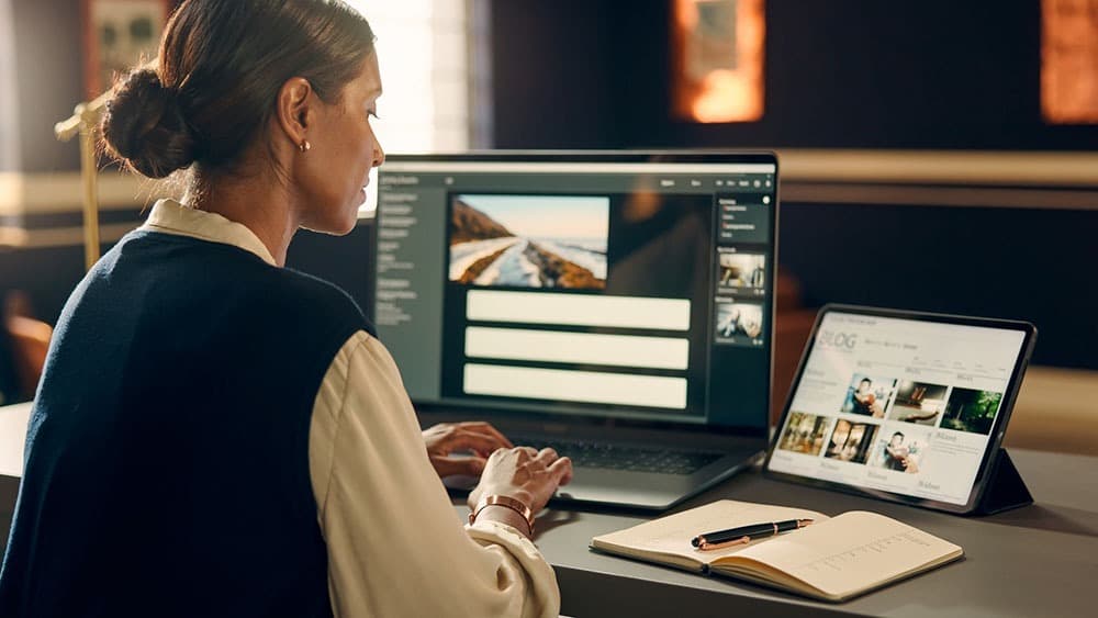 Writer editing a blog article and reviewing a responsive blog homepage preview