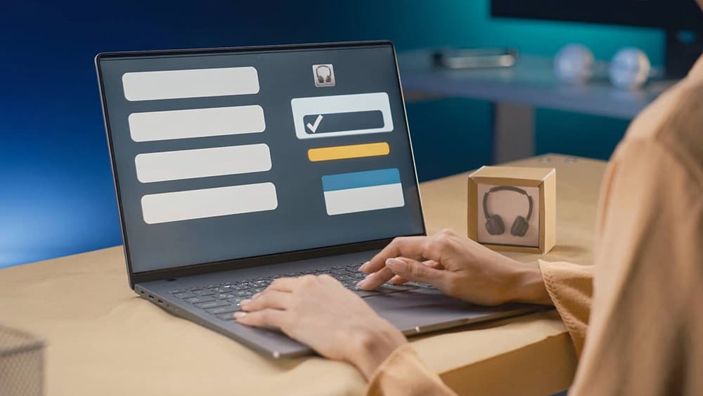 Ecommerce checkout with an optional headphone add-on checkbox beside a product package
